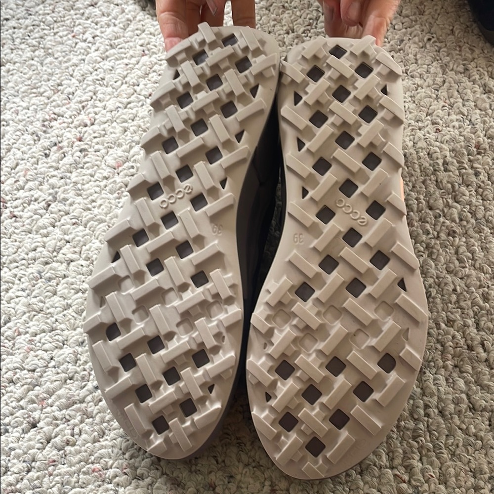 ECCO Women’s Sneakers - Picture 8 of 9